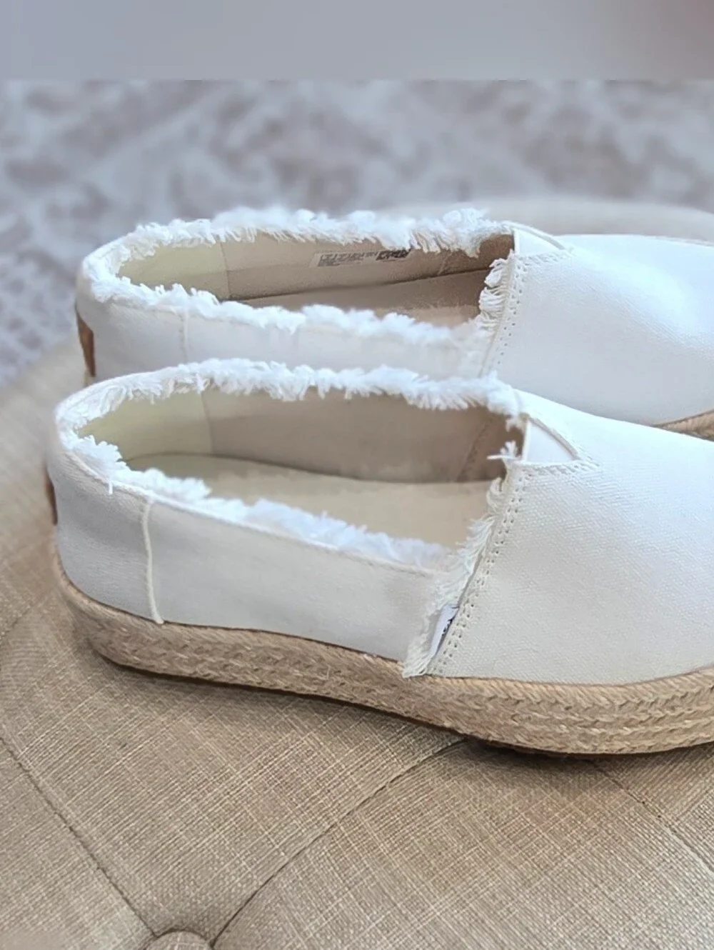 Toms white canvas